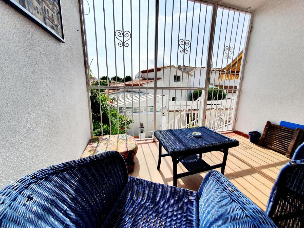 Bonita Casa Con Terraza Y Patio Empuriabrava Exterior photo